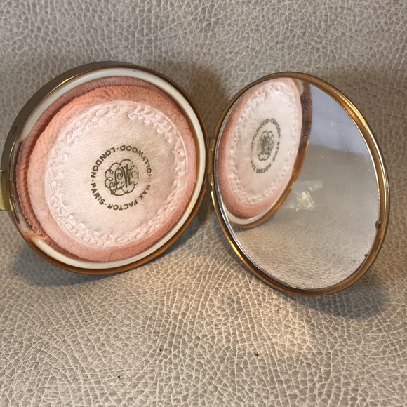 Vintage Belt Buckle Compact - Picture 2 of 4